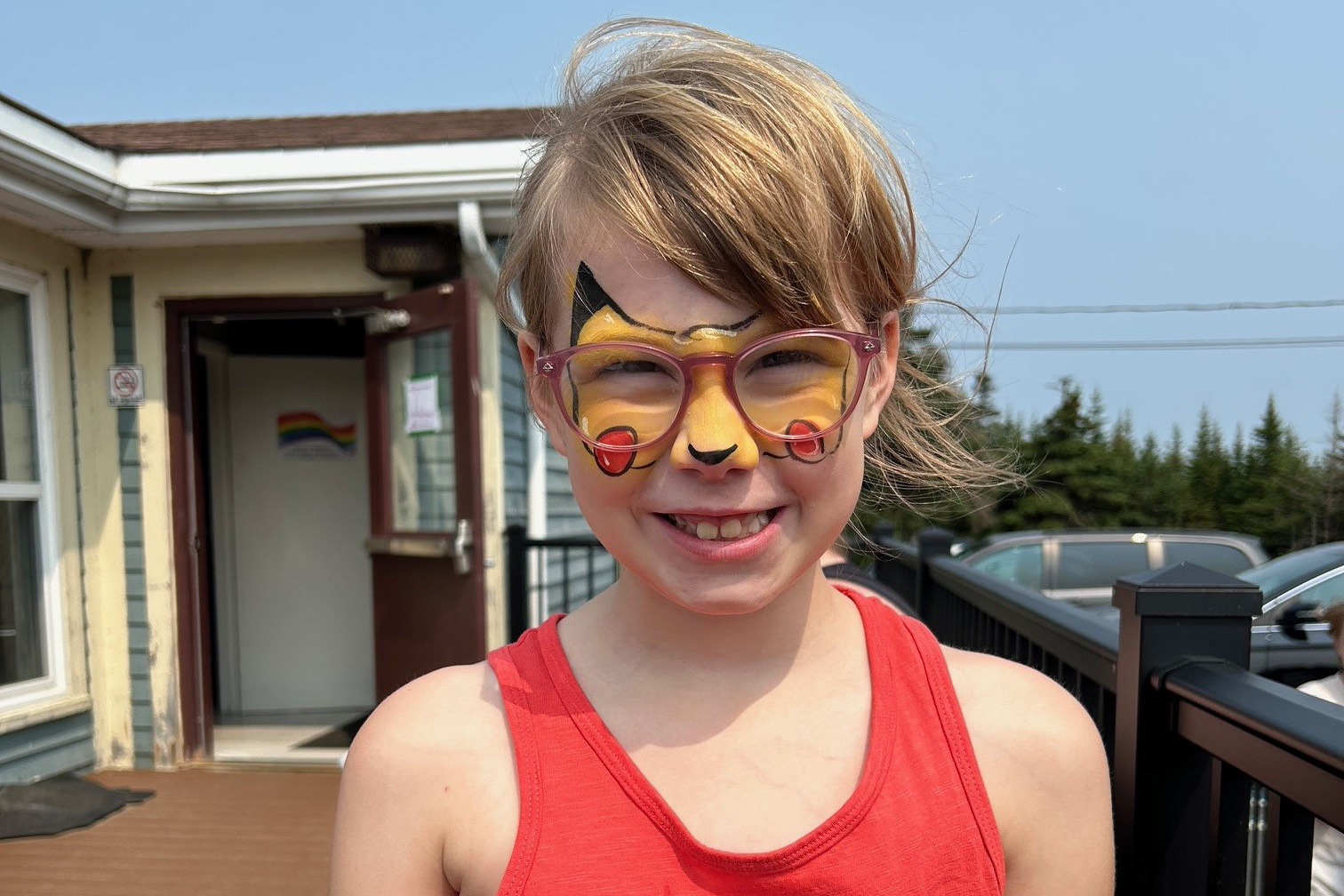 enfant avec le visage peint