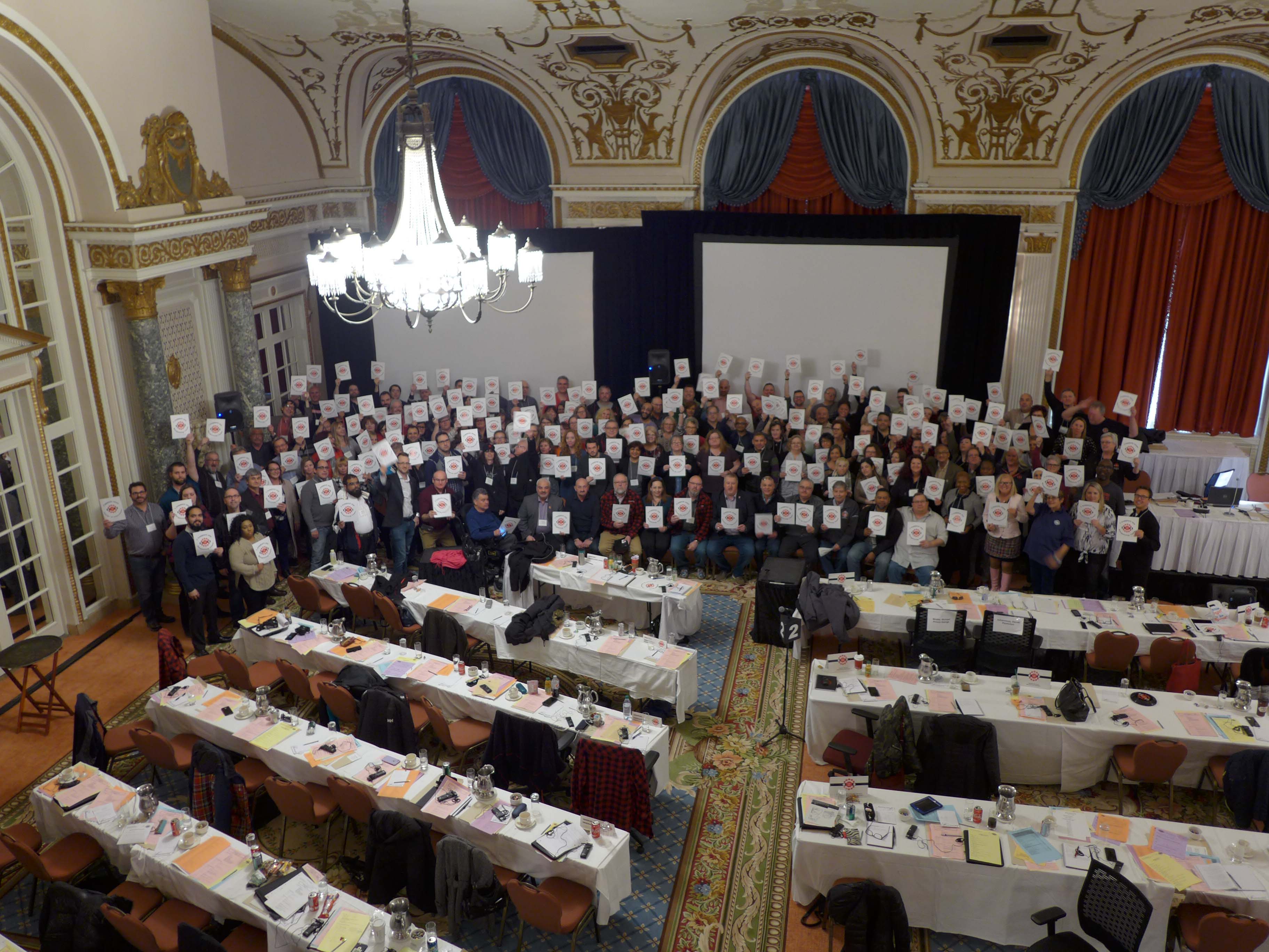 The participants at the Presidents’ Conference show their support for the UTE Bargaining Team​