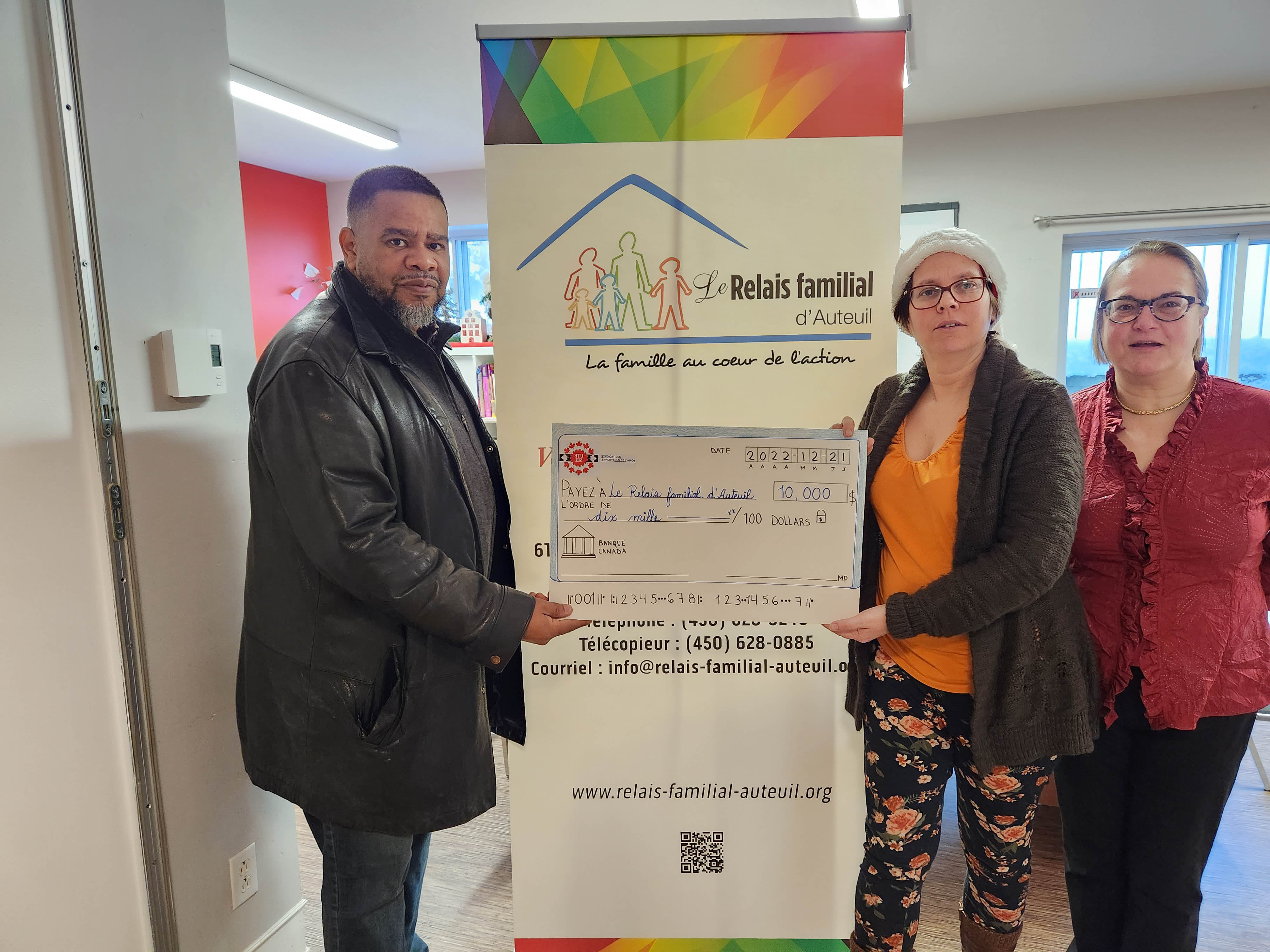 Eddy Aristil, RVP Montreal Region presents the cheque
