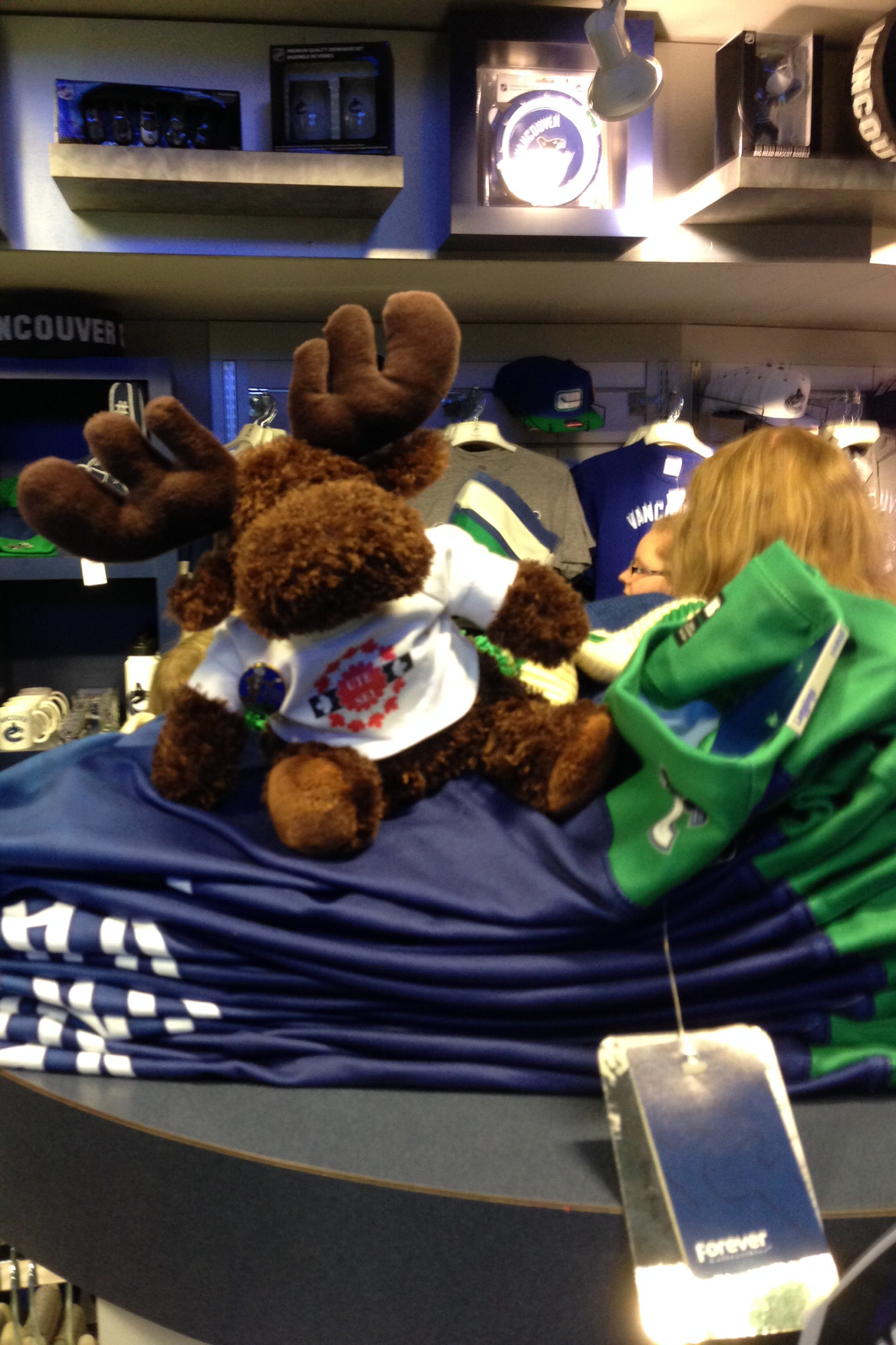 The moose is shopping for Vancouver souvenirs