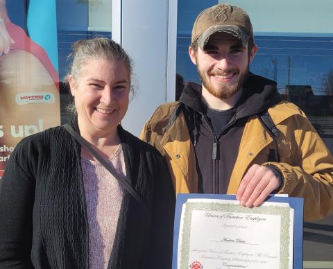 Andrew Dewis gagnant d'une bourse d'études