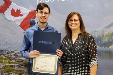 Evan Howell avec sa mère Ann Howell