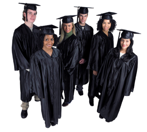 les diplômés en casquette et en toge